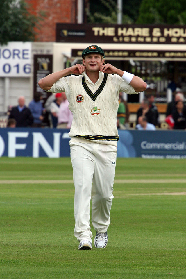 Shane_Watson_2009_fielding_copyright_free