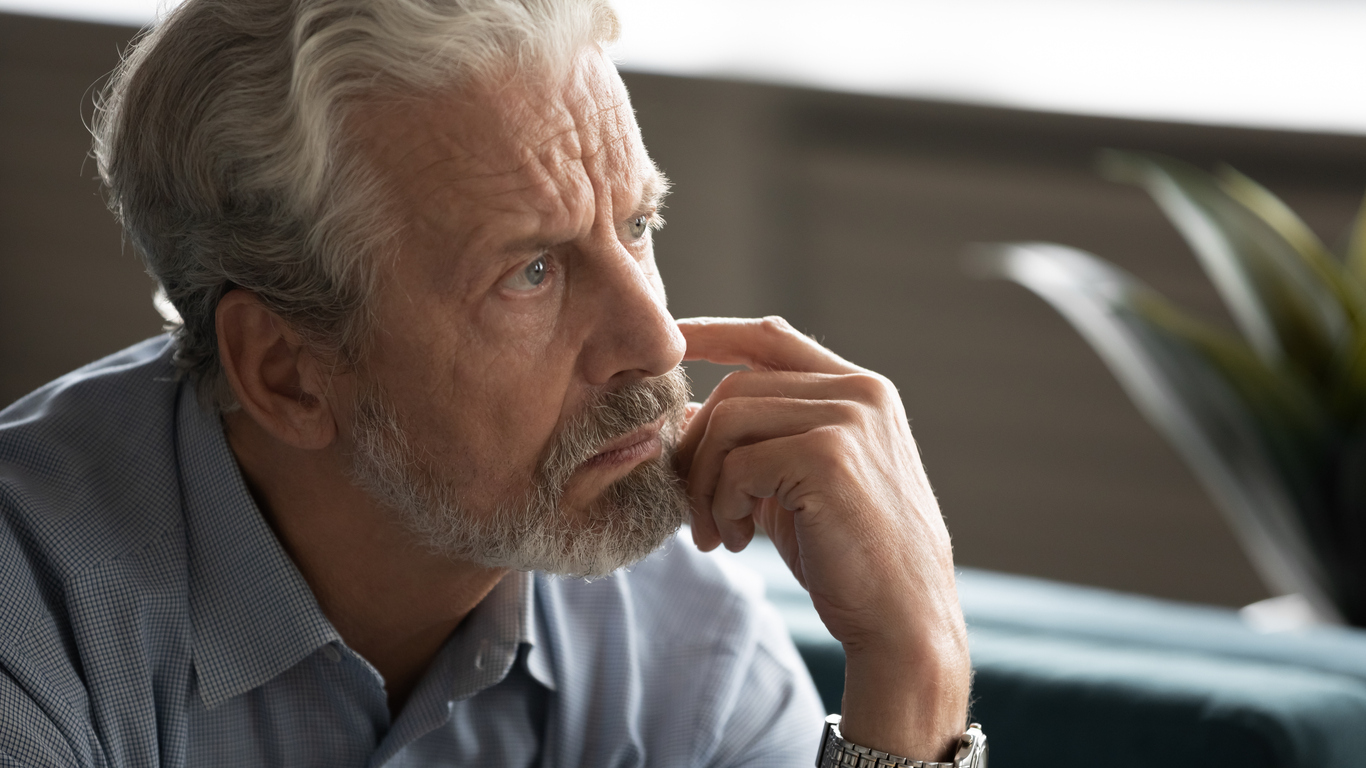 How the memory works - Image of older man looking into the distance